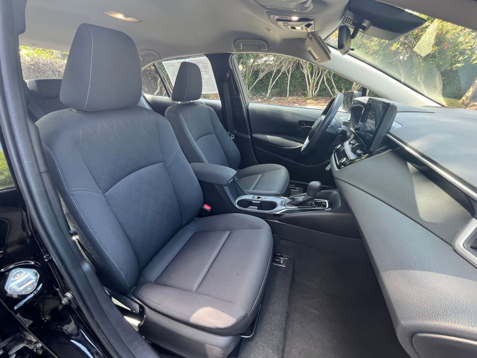 Used 2025 Toyota Corolla LE FWD image 34