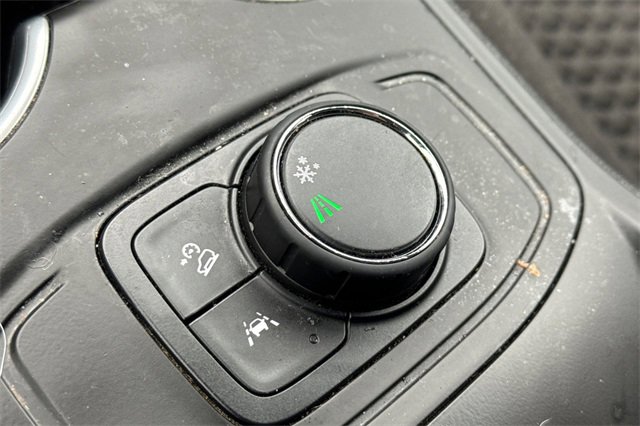 Used 2020 GMC Terrain SLE w/ Elevation Edition image 32