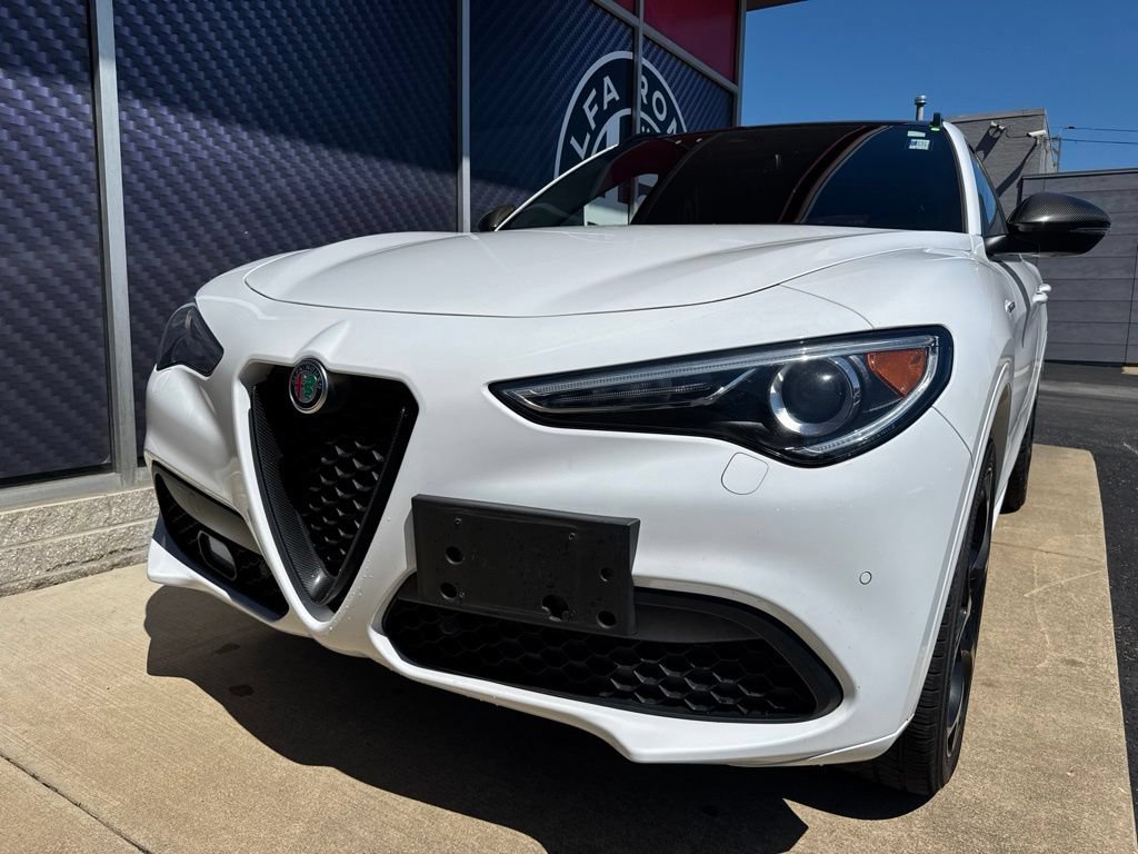 Used 2023 Alfa Romeo Stelvio Estrema AWD/4WD image 18