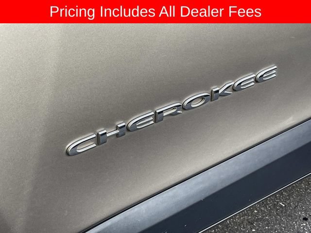 Used 2017 Jeep Cherokee Limited FWD image 3
