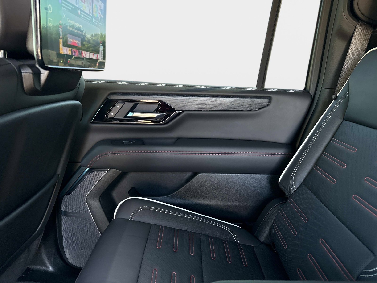 Used 2026 GMC Yukon XL AT4 Ultimate w/ LPO, Floor Liner Package AWD/4WD image 18