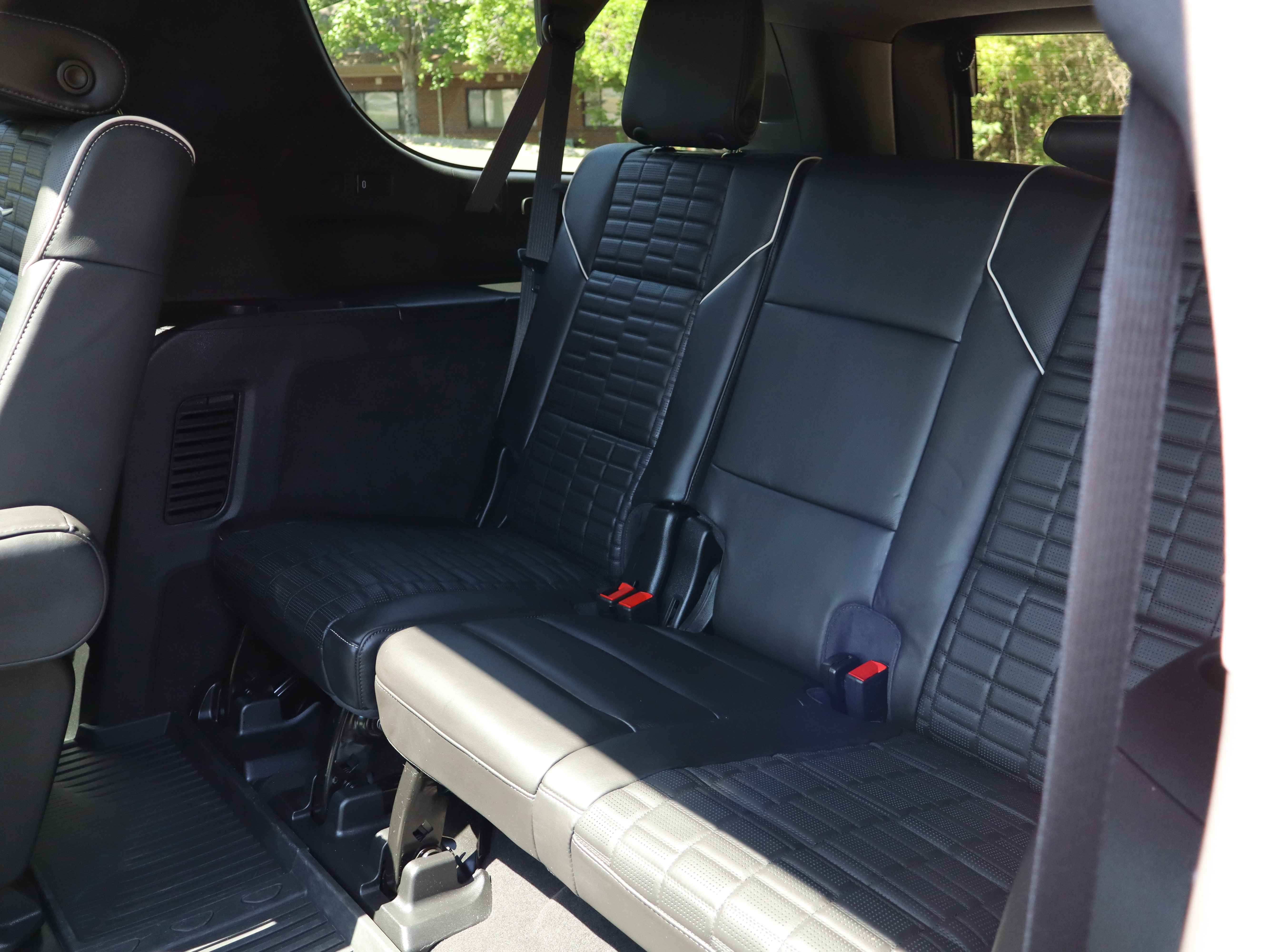 Used 2024 Cadillac Escalade ESV Premium Luxury Platinum w/ Heavy-Duty Trailer Package AWD/4WD image 37