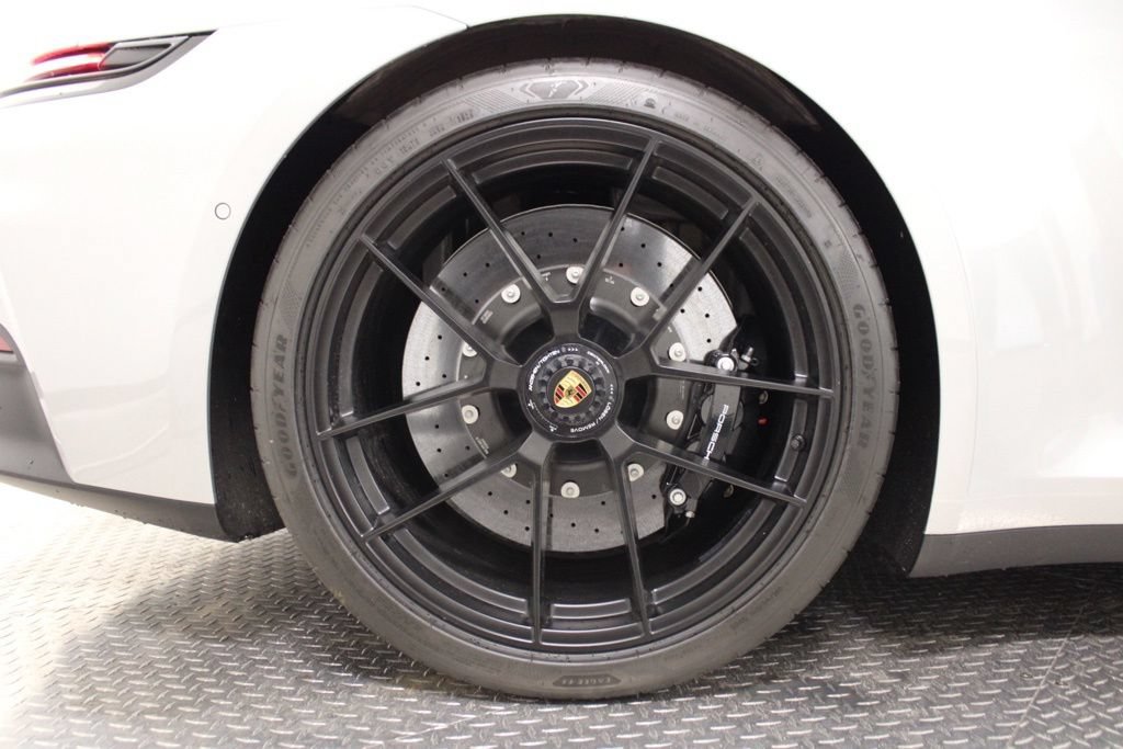 Certified 2026 Porsche 911 Carrera GTS RWD image 17