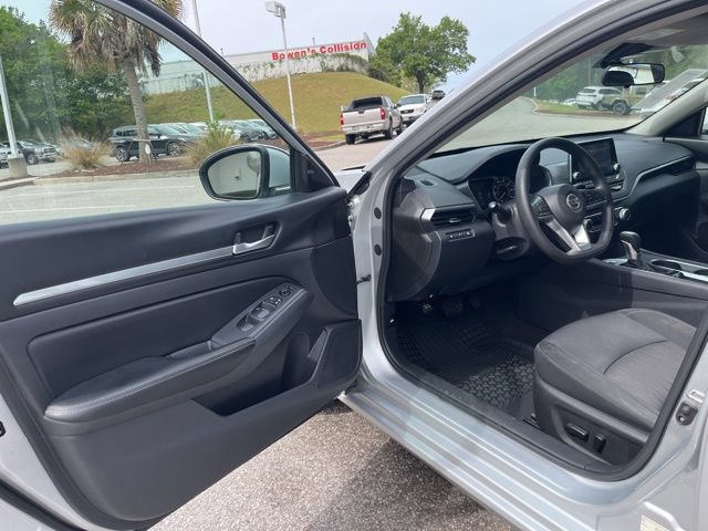 Used 2022 Nissan Altima 2.5 SV FWD image 4