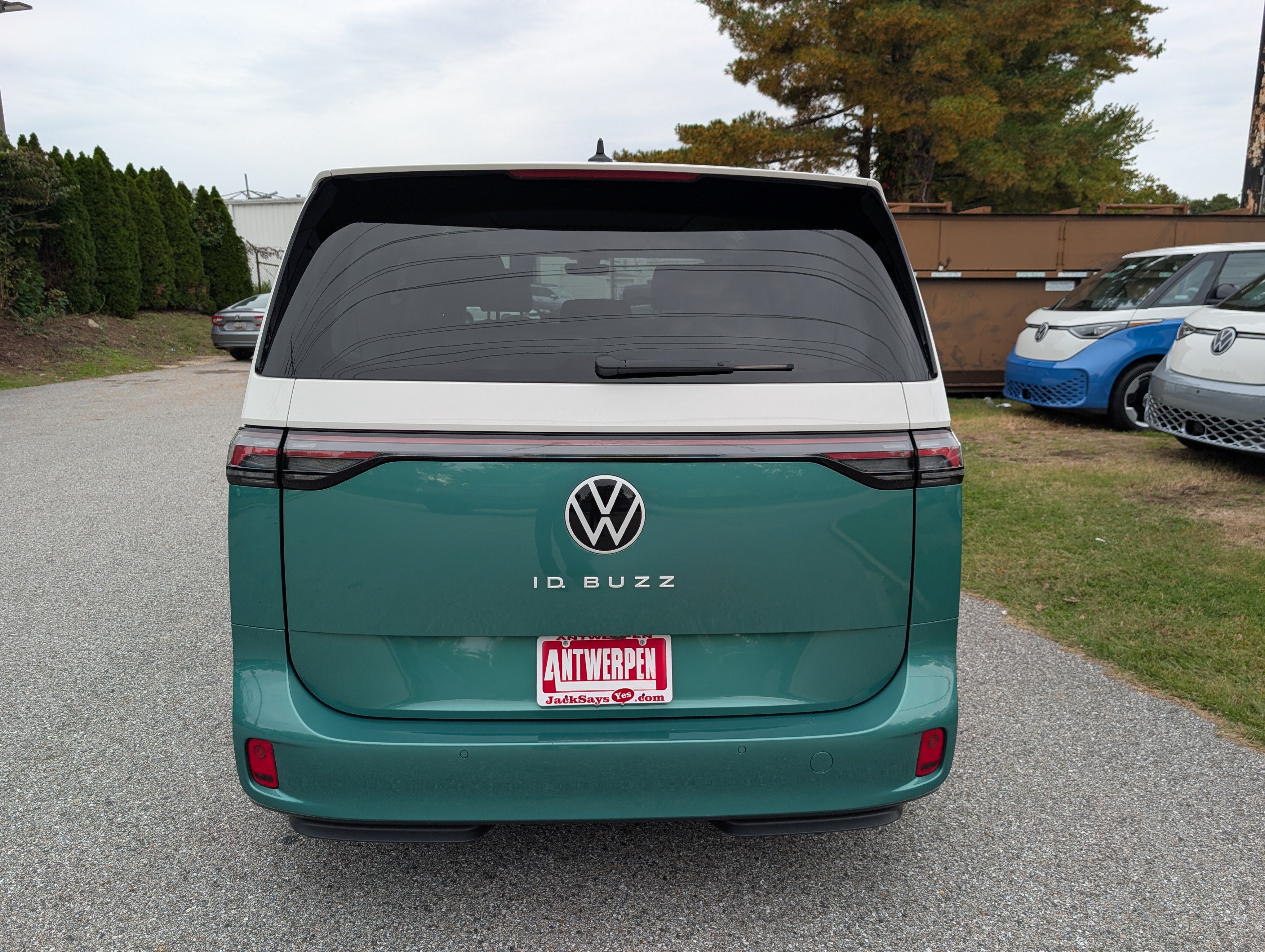 Used 2025 Volkswagen ID. Buzz Pro S Plus RWD image 5