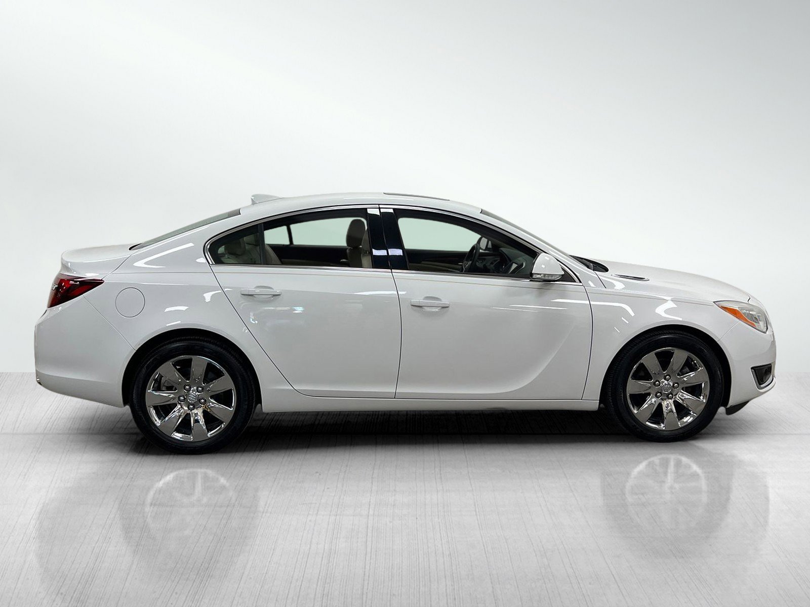 Used 2016 Buick Regal image 4