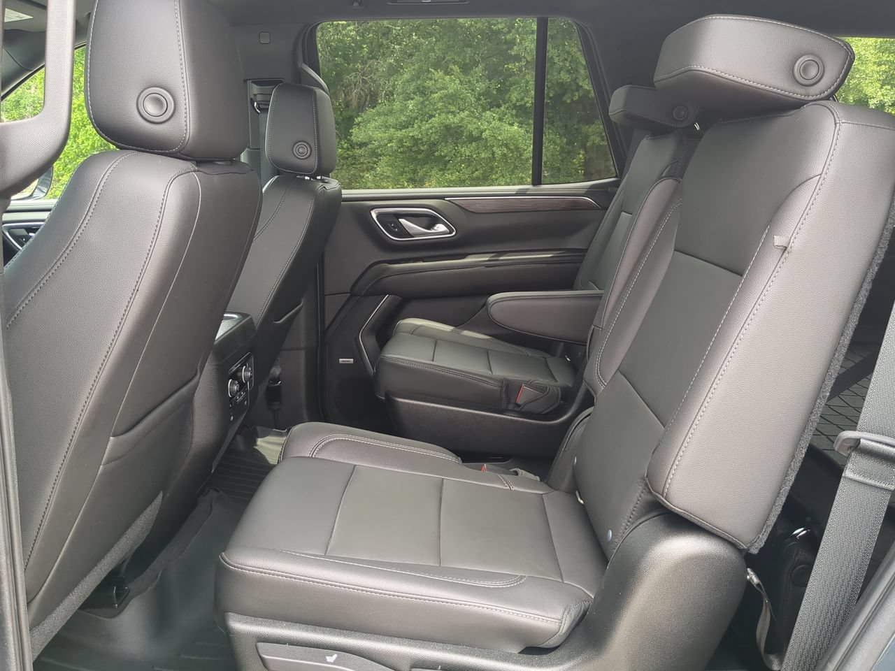 Used 2021 Chevrolet Tahoe Z71 w/ Z71 Signature Package AWD/4WD image 12