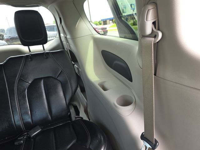 Used 2023 Chrysler Pacifica Touring-L FWD image 33
