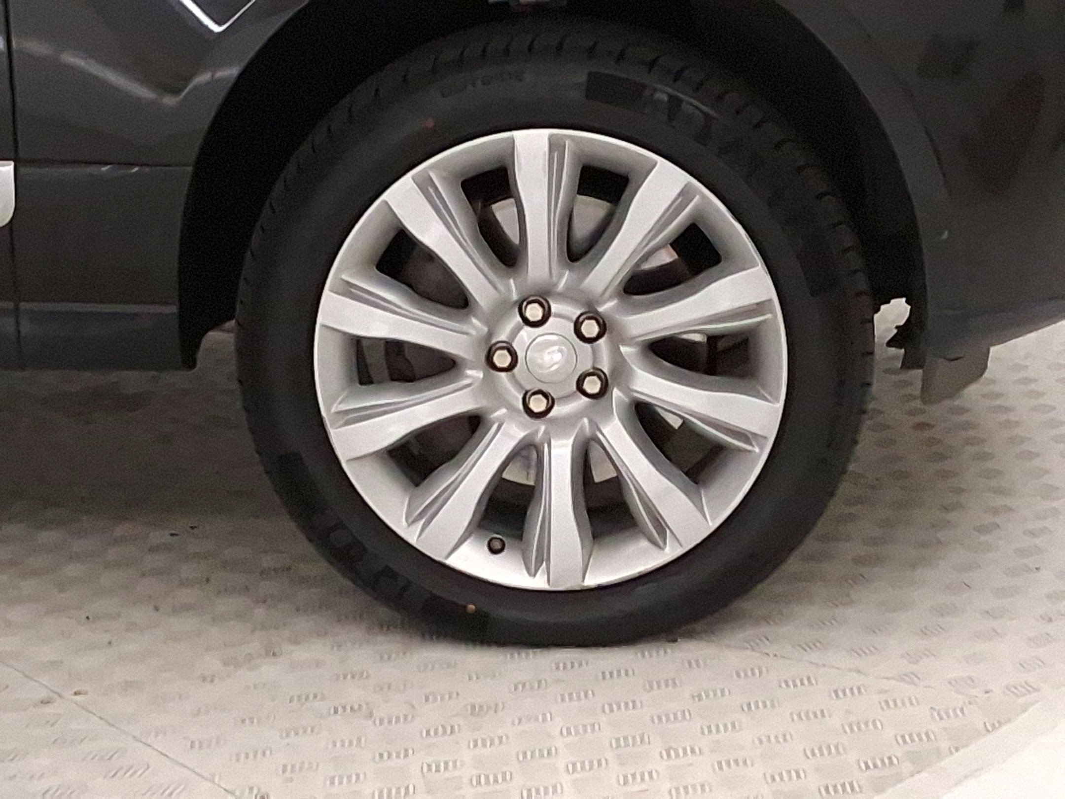 Used 2015 Land Rover Range Rover Supercharged image 9