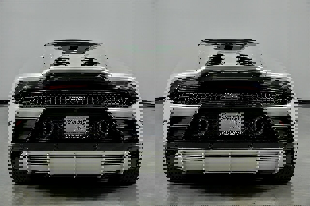 Used 2020 Lamborghini Huracan EVO image 11