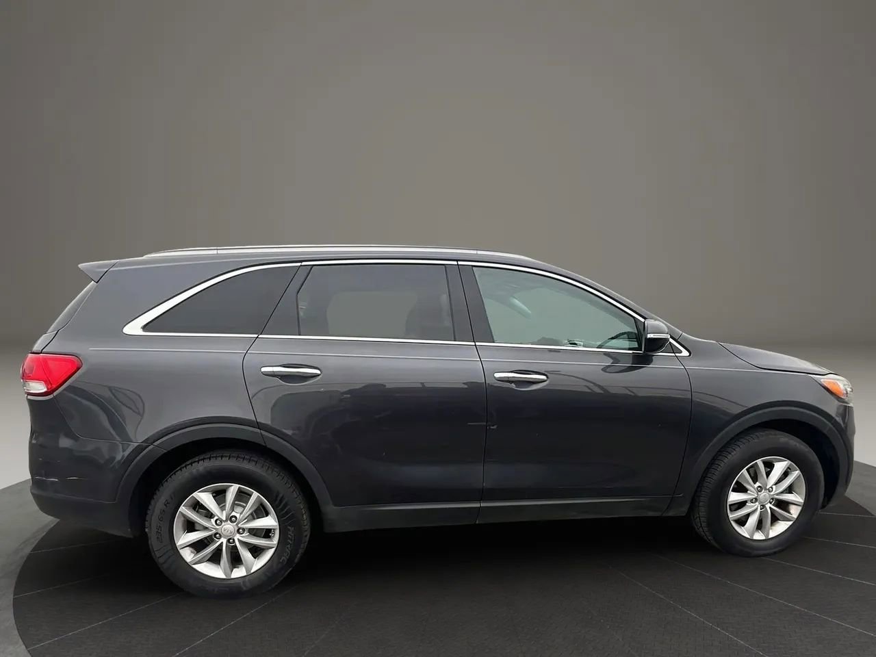 Used 2018 Kia Sorento LX image 4