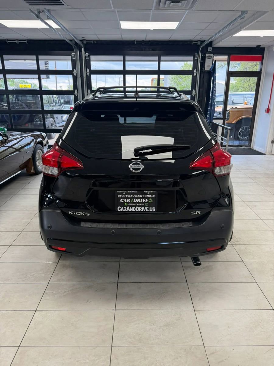 Used 2020 Nissan Kicks SR w/ SR Premium Package FWD image 5