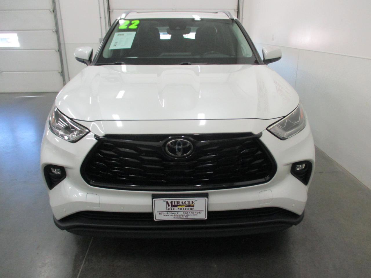 Used 2022 Toyota Highlander Limited AWD/4WD image 8
