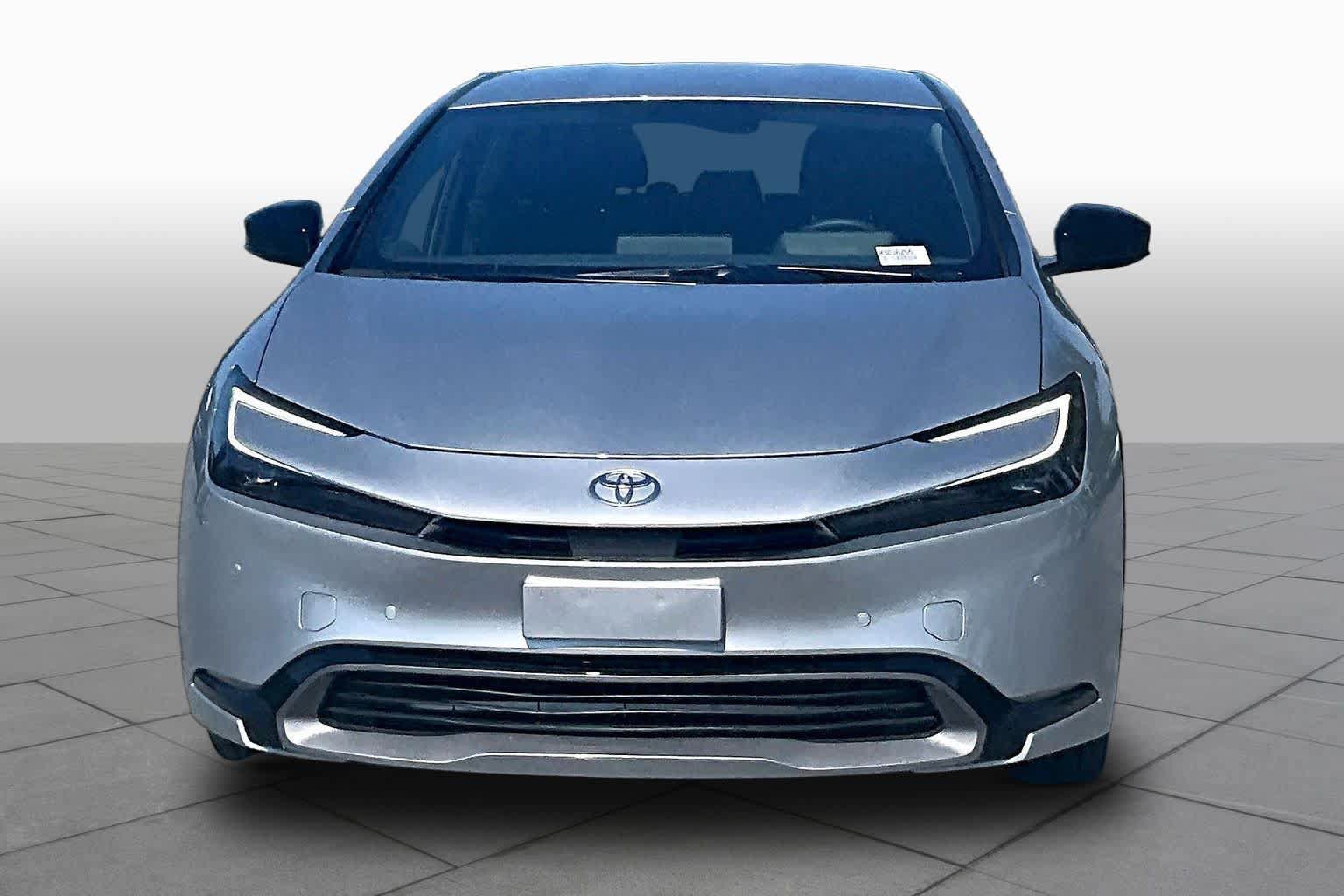 Used 2024 Toyota Prius XLE FWD image 4