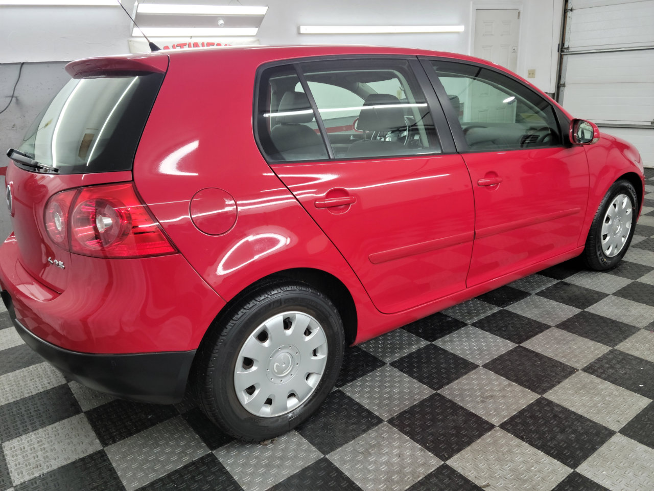 Used 2009 Volkswagen Rabbit S image 3