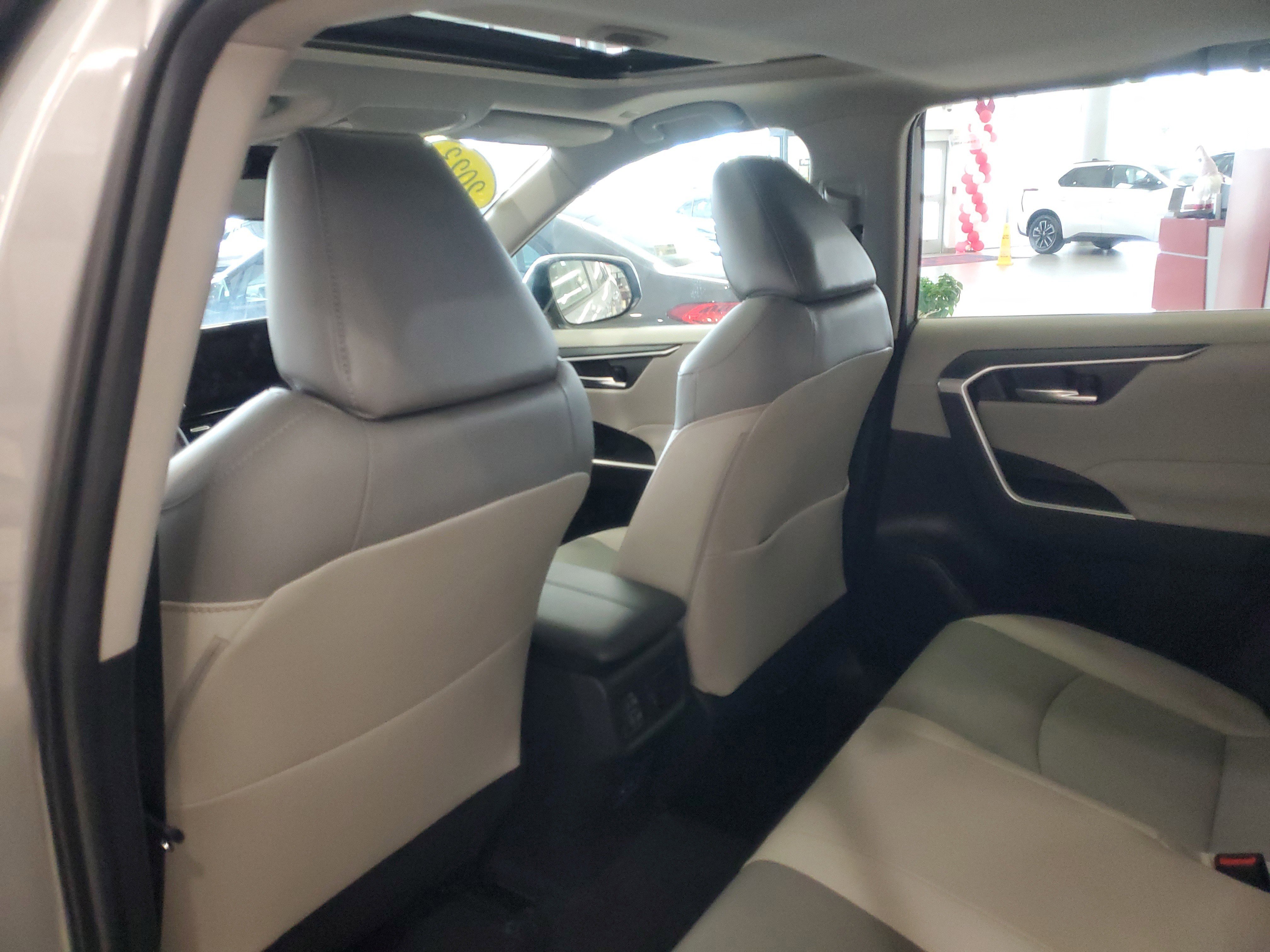 Used 2023 Toyota RAV4 XLE Premium image 10