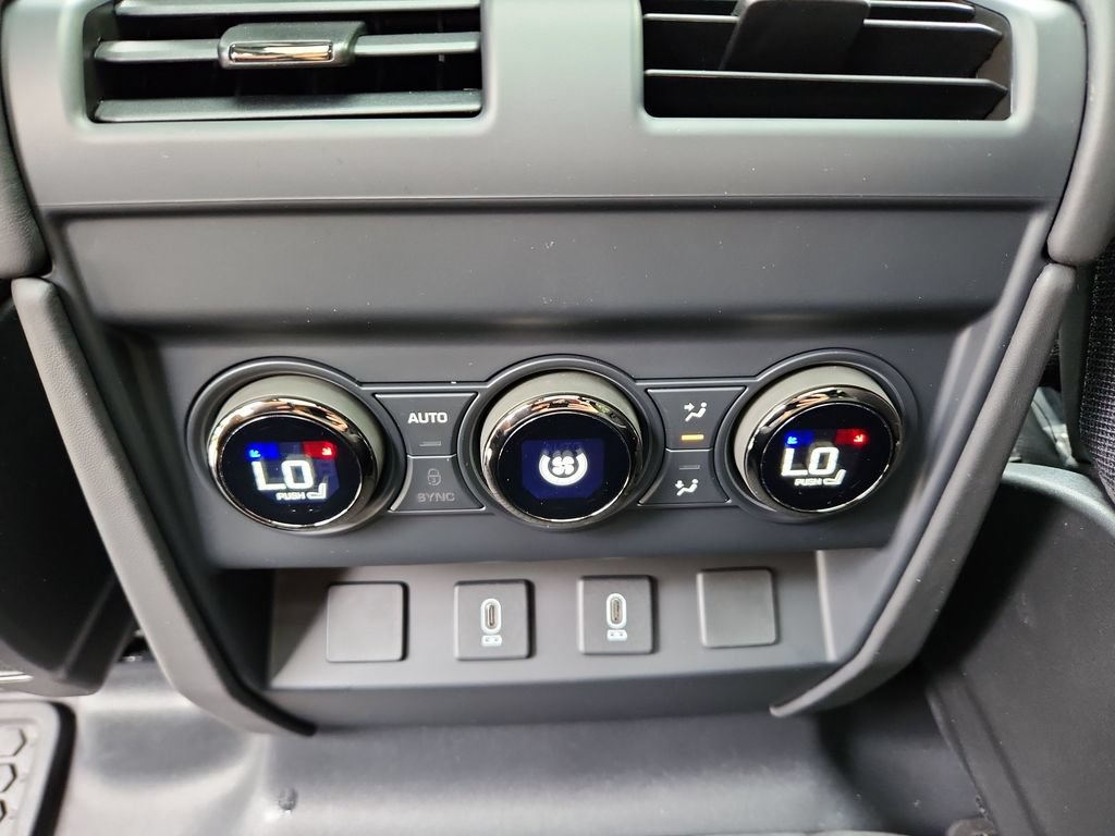 New 2026 Land Rover Defender 110 OCTA AWD/4WD image 24