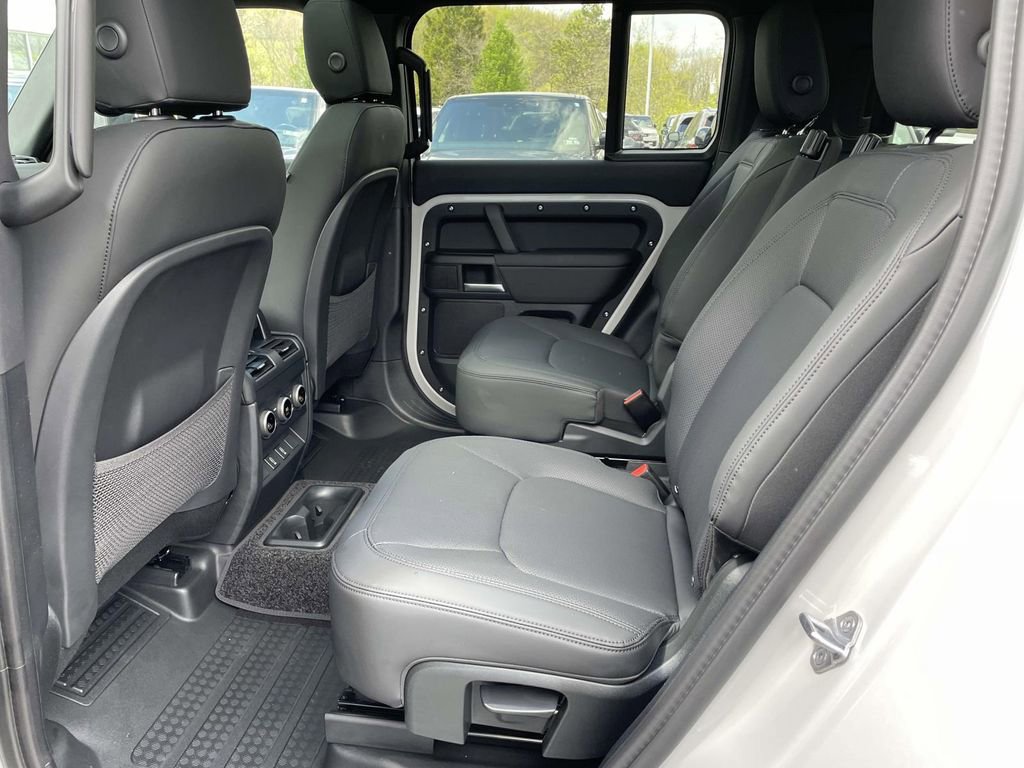 New 2026 Land Rover Defender 130 X-Dynamic SE AWD/4WD image 17