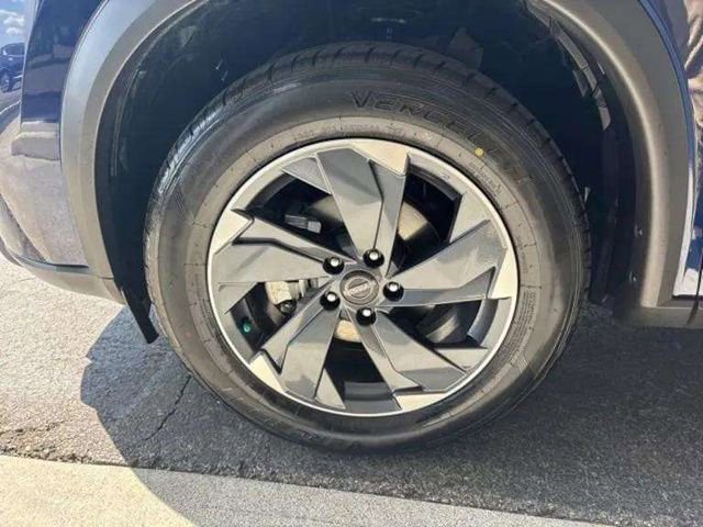 Used 2025 Nissan Rogue SV FWD image 12