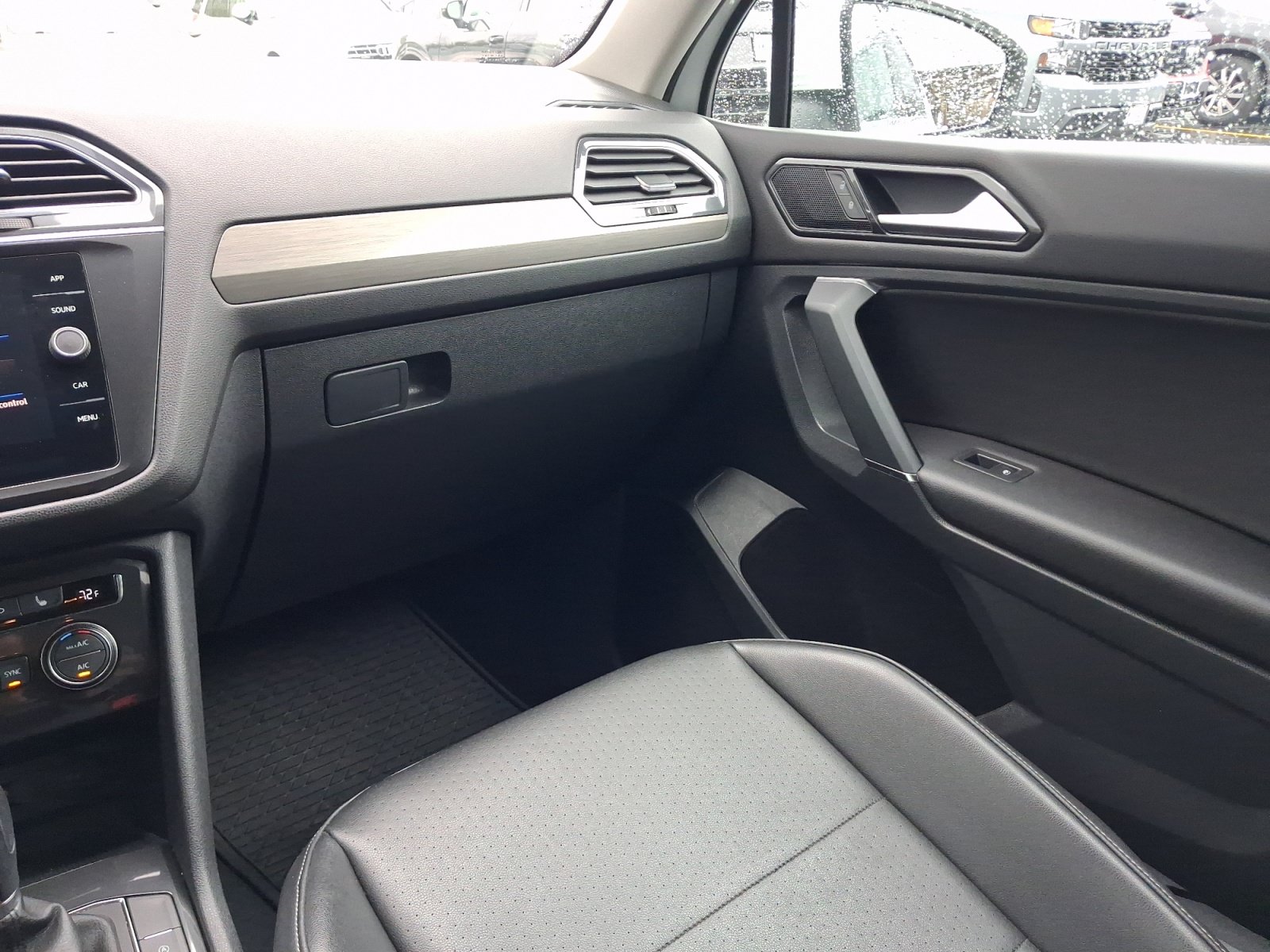 Used 2018 Volkswagen Tiguan SE w/ Front Fog Lights Package AWD/4WD image 21