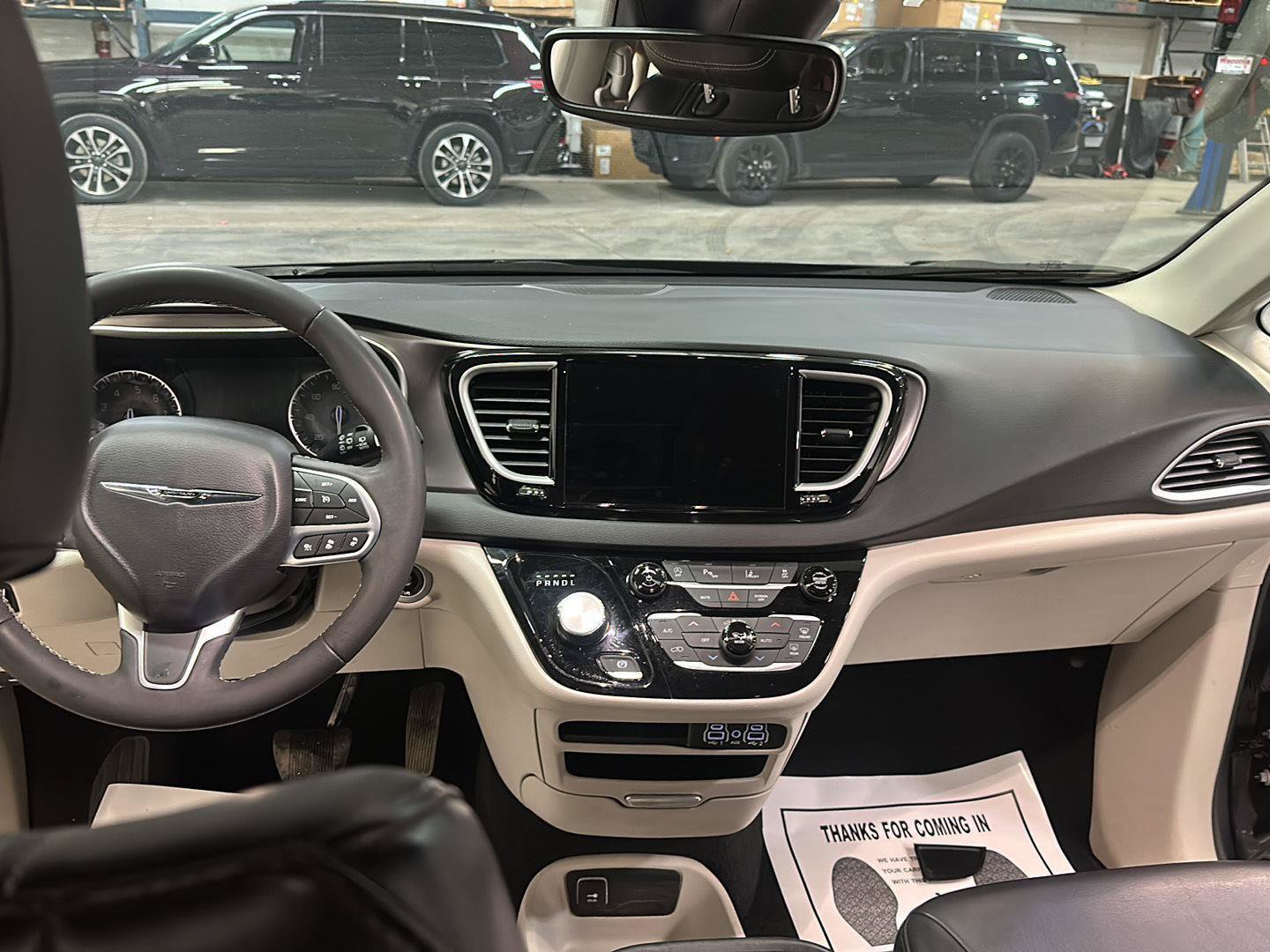 Used 2023 Chrysler Pacifica Touring-L FWD image 26