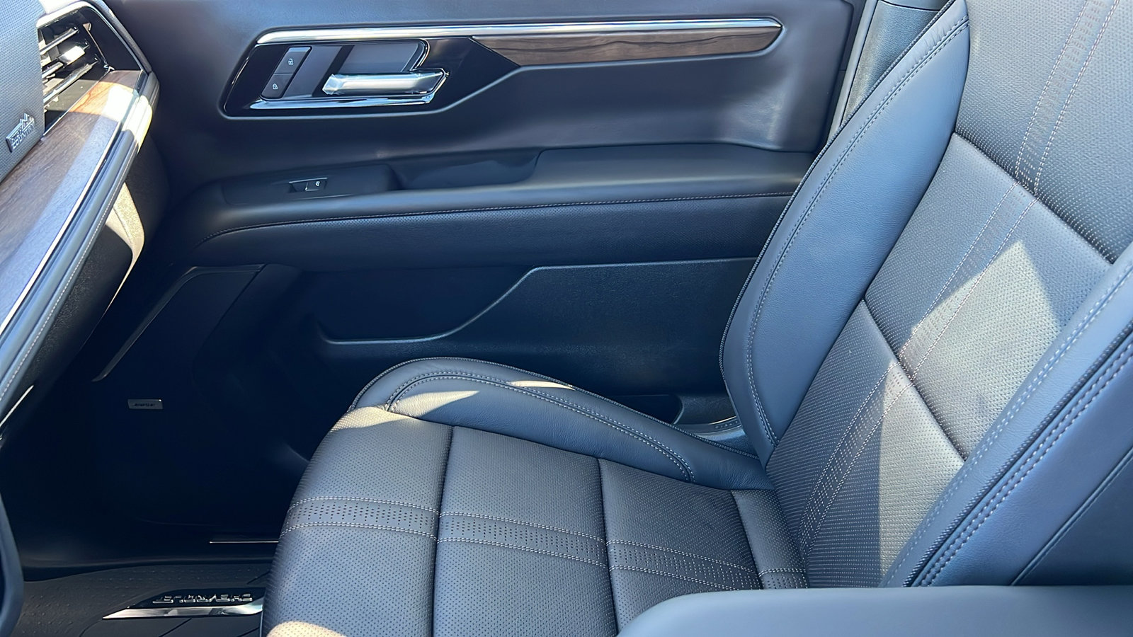 New 2026 Chevrolet Suburban High Country w/ LPO, Get Active Package image 24