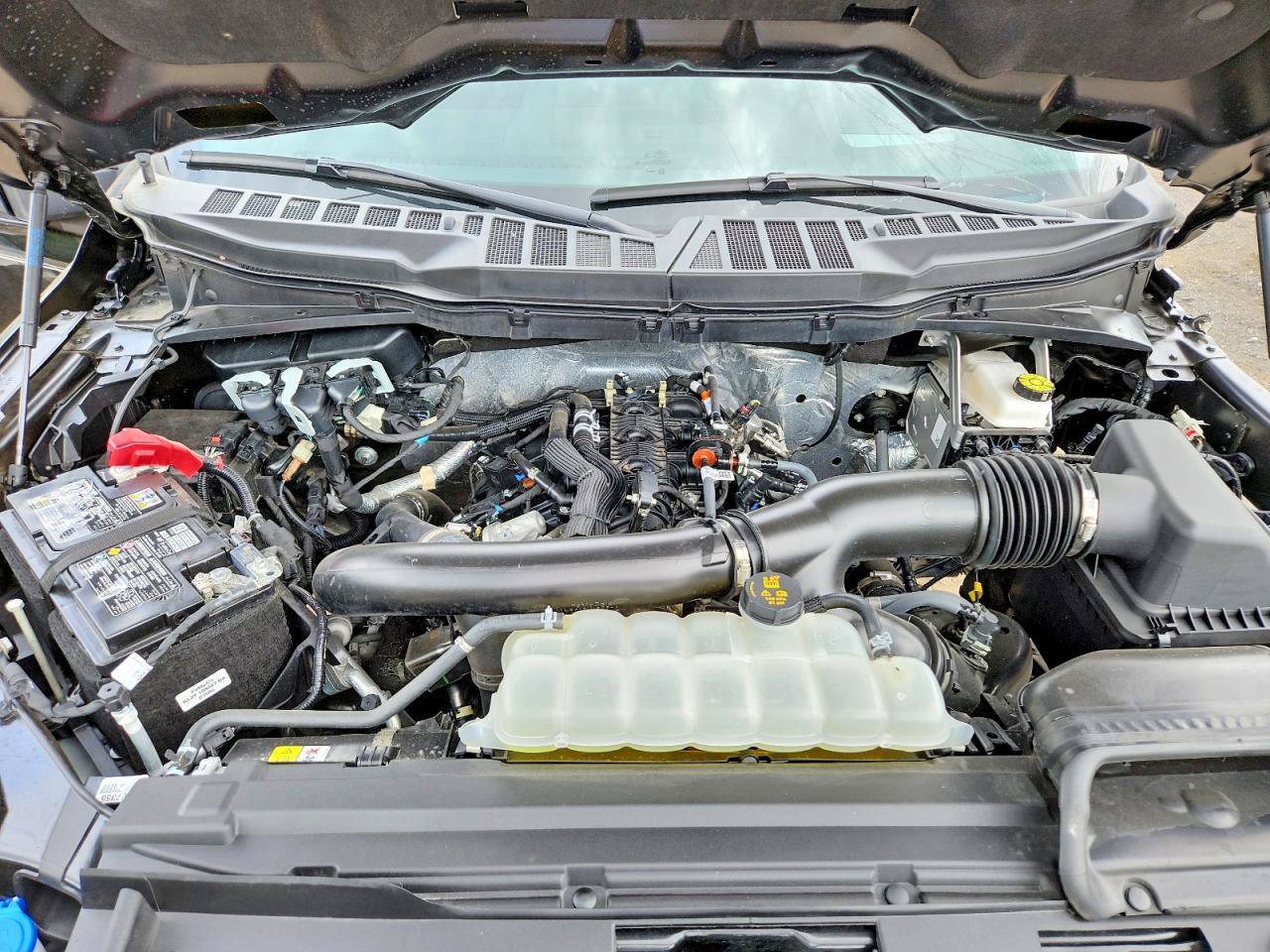 Used 2025 Ford F150 Lariat w/ Equipment Group 502A High AWD/4WD image 9