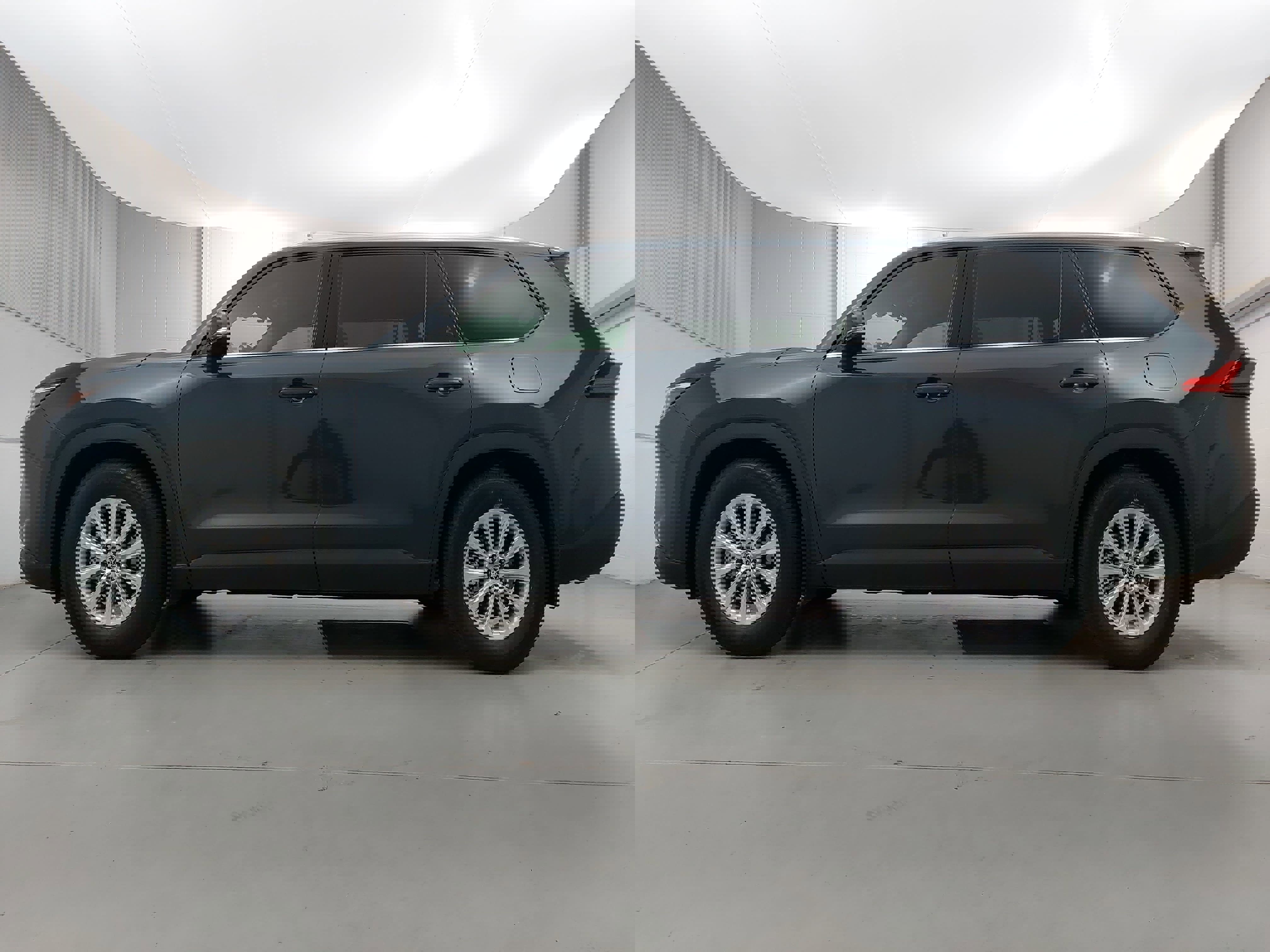 Used 2024 Toyota Grand Highlander AWD image 2