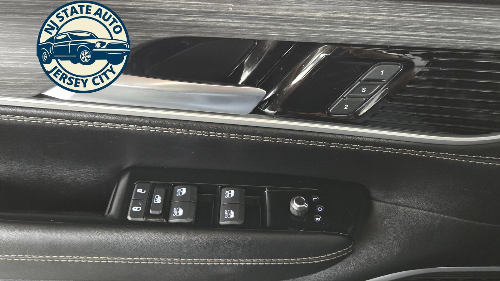 Used 2024 Jeep Wagoneer L Series II w/ Flexible Seating Group AWD/4WD image 25
