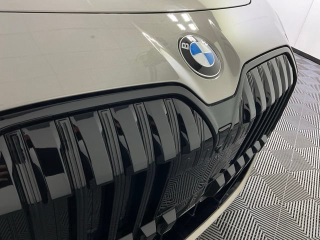Certified 2023 BMW 760i xDrive AWD/4WD image 8
