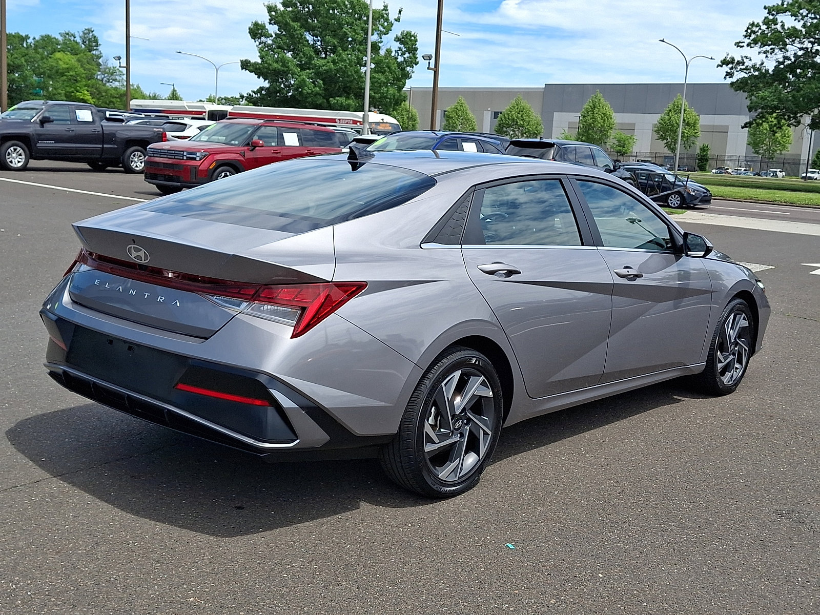 Certified 2024 Hyundai Elantra SEL w/ Convenience Package FWD image 5