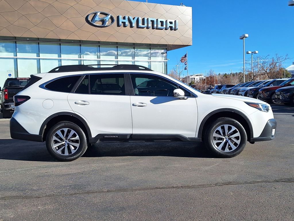 Used 2022 Subaru Outback Premium image 2