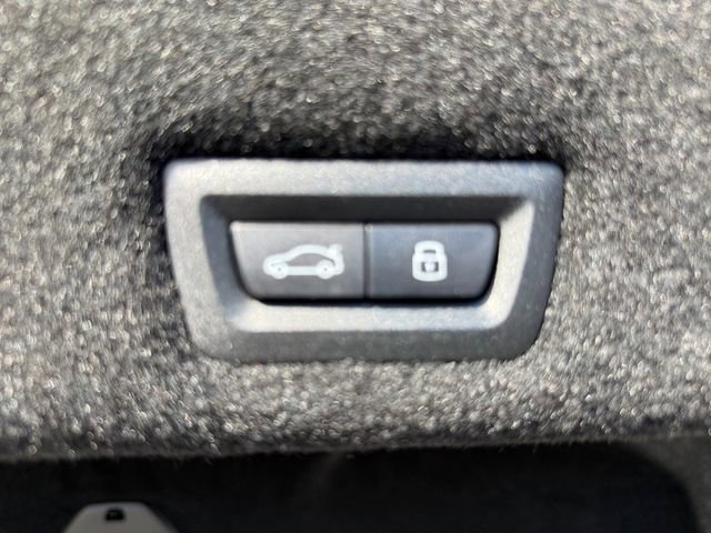 Certified 2026 BMW 750e xDrive image 18