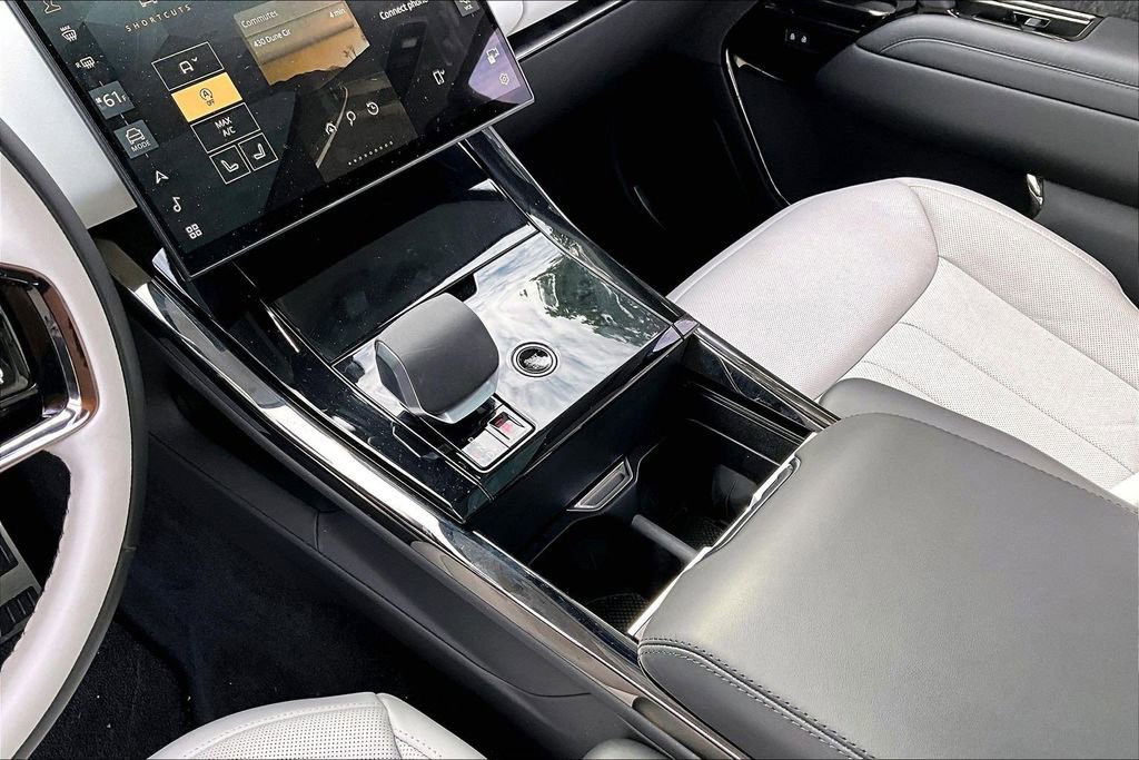 Used 2025 Land Rover Range Rover Sport Dynamic SE image 14