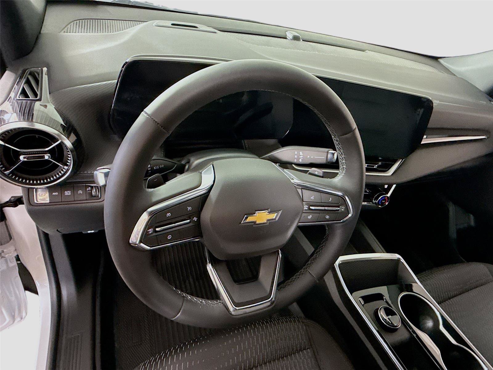 Used 2026 Chevrolet Equinox LT w/ LPO, Floor Liner Package AWD/4WD image 5