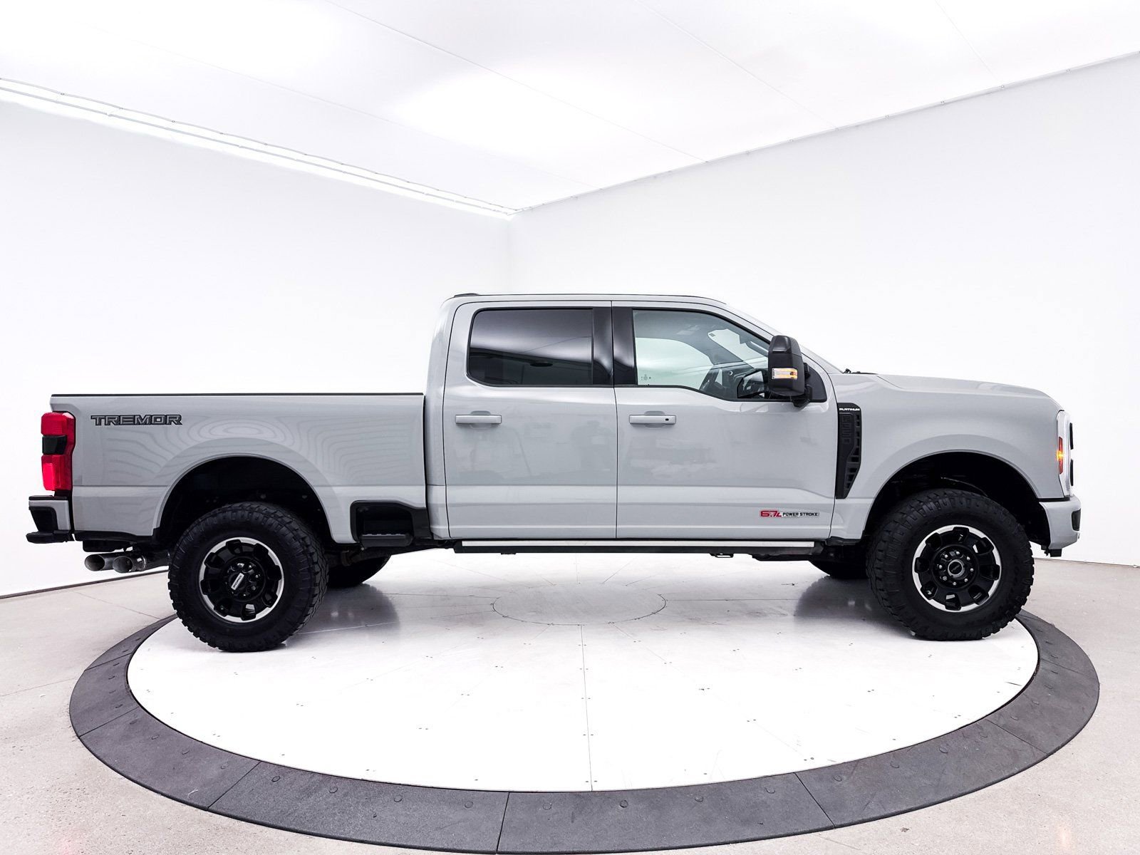Used 2025 Ford F350 Platinum w/ Tremor Off-Road Package image 39