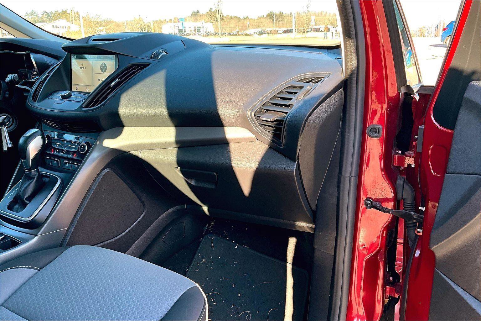 Used 2017 Ford C-MAX Energi SE w/ Equipment Group 401A image 16