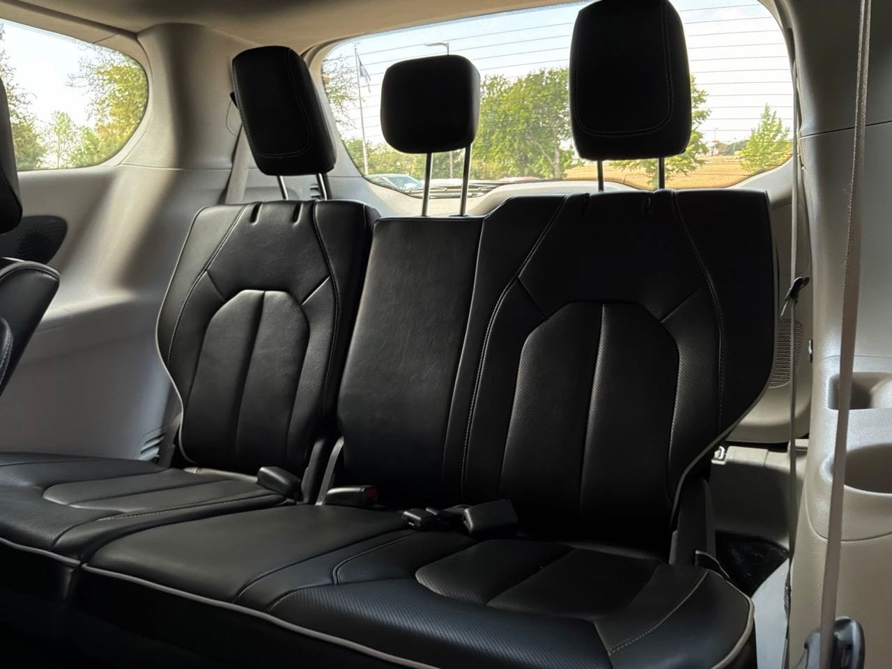 Used 2023 Chrysler Pacifica Limited FWD image 13