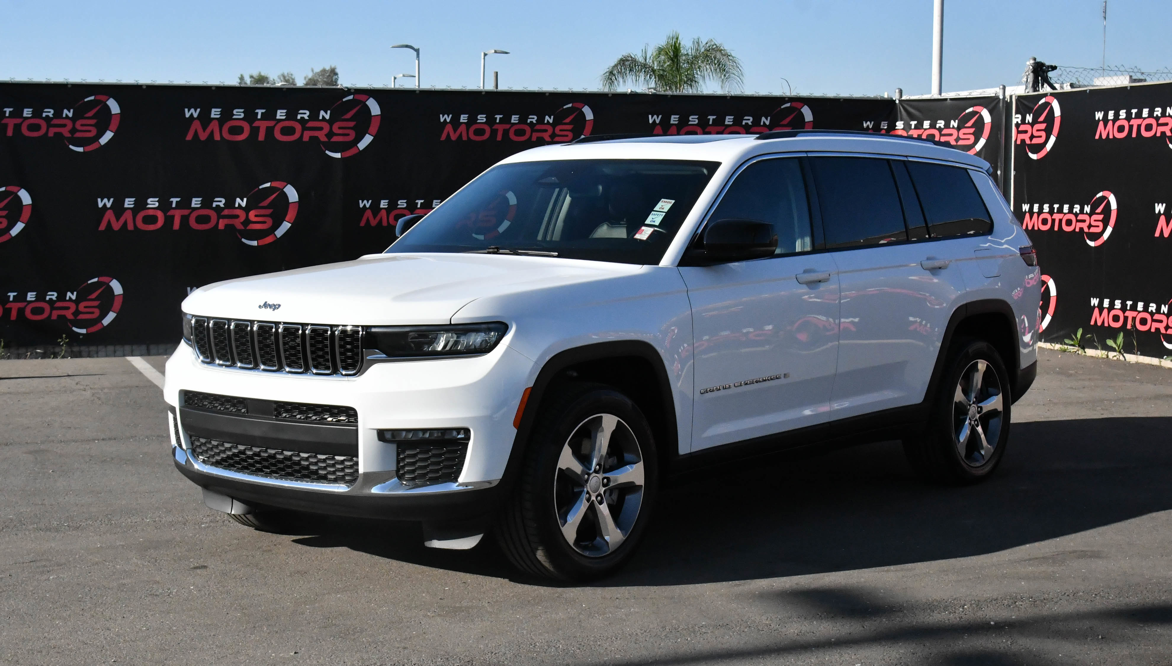 Used 2022 Jeep Grand Cherokee L Limited image 3