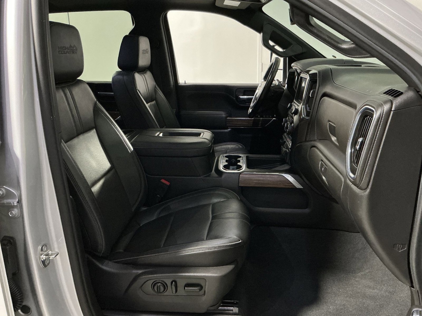 Used 2020 Chevrolet Silverado 2500 High Country w/ Z71 Off-Road Package image 33