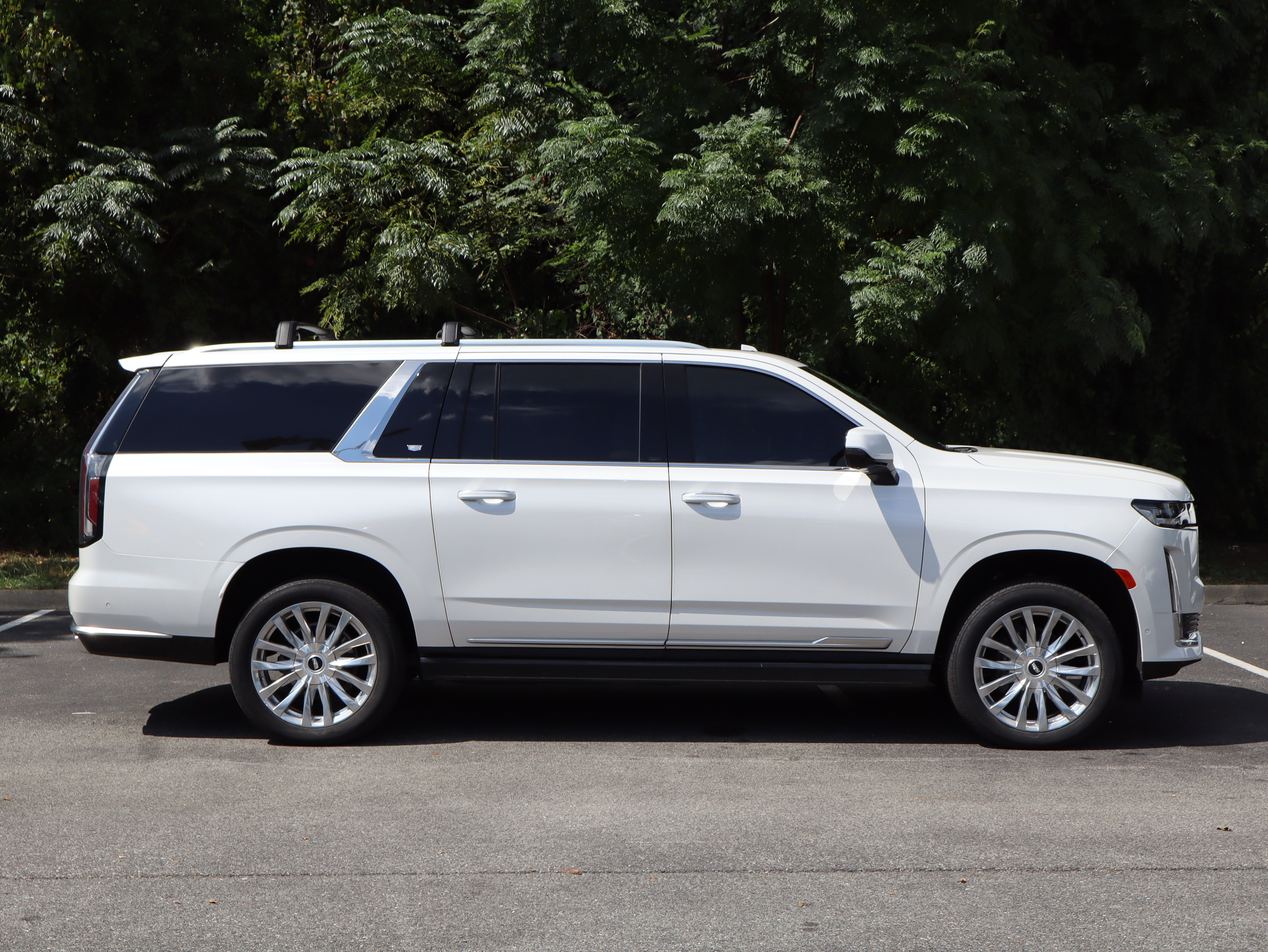 Used 2023 Cadillac Escalade ESV Premium Luxury w/ Performance Package AWD/4WD image 8