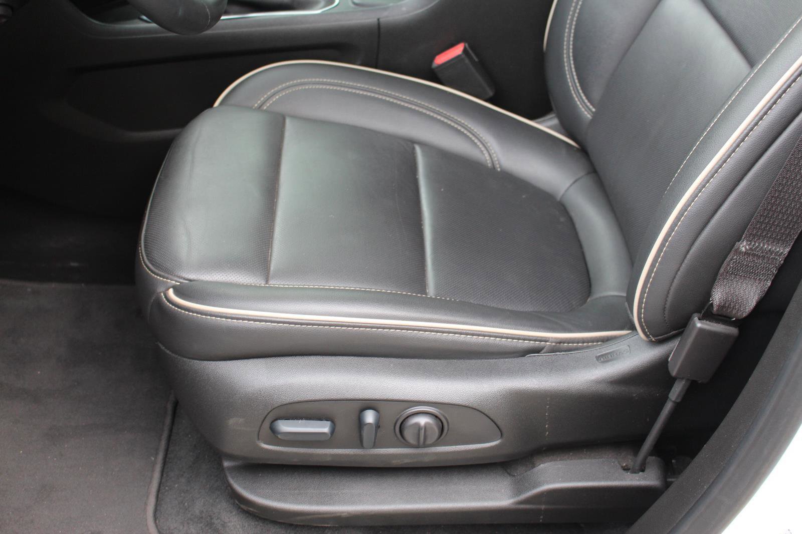 Used 2023 Chevrolet Traverse Premier w/ Redline Edition image 30