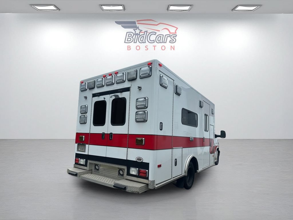 Used 2011 Chevrolet Express 4500 w/ Ambulance Package RWD image 4