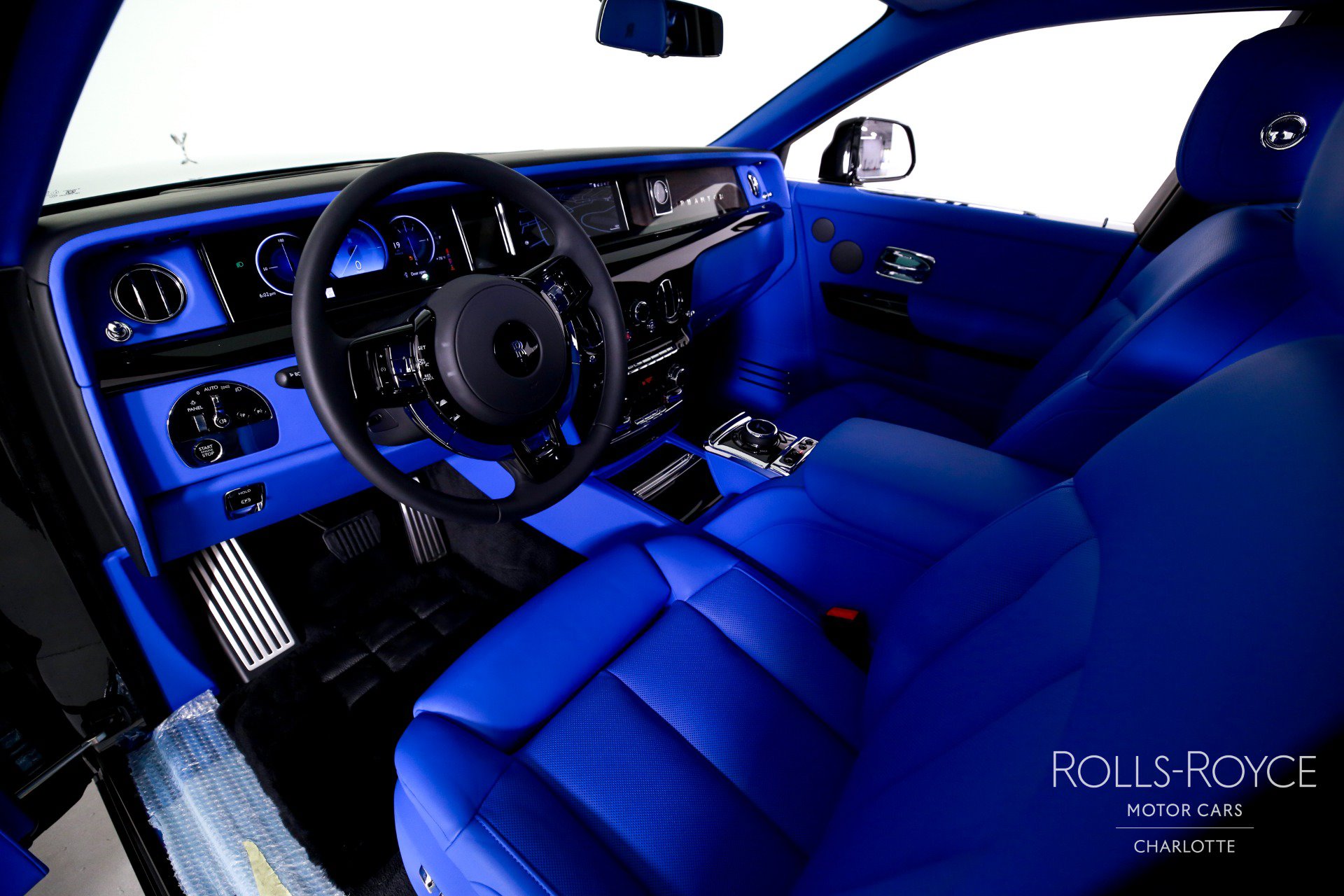 New 2027 Rolls-Royce Phantom Sedan RWD image 4