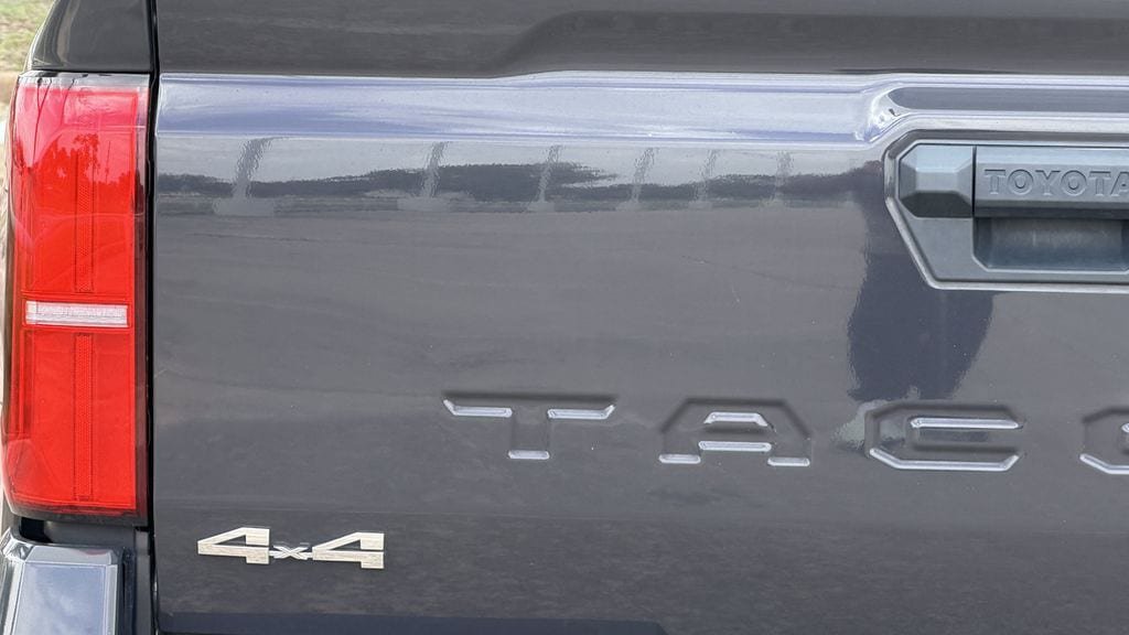 Used 2024 Toyota Tacoma SR5 AWD/4WD image 9