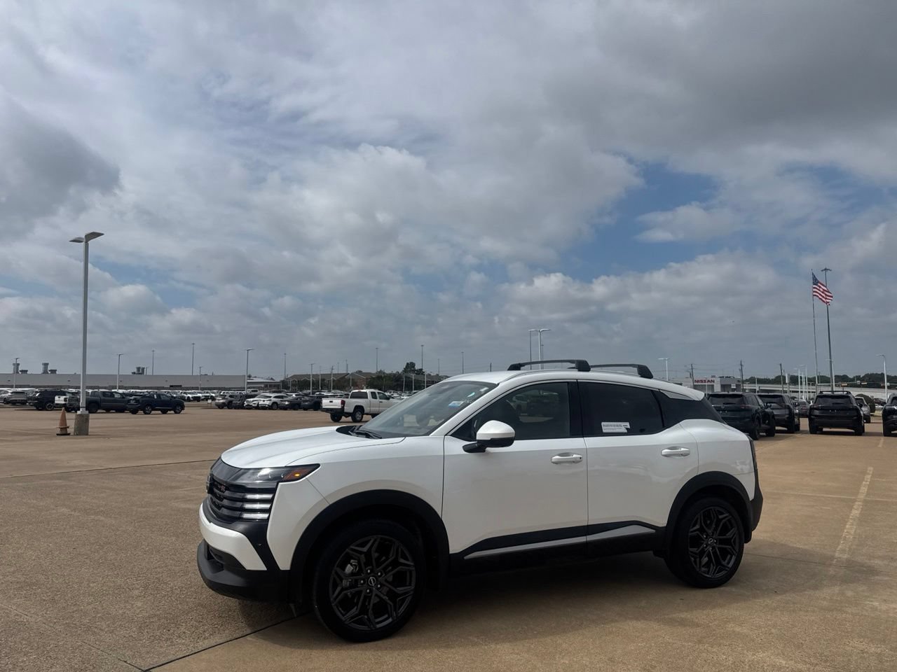 Certified 2025 Nissan Kicks SR FWD image 11