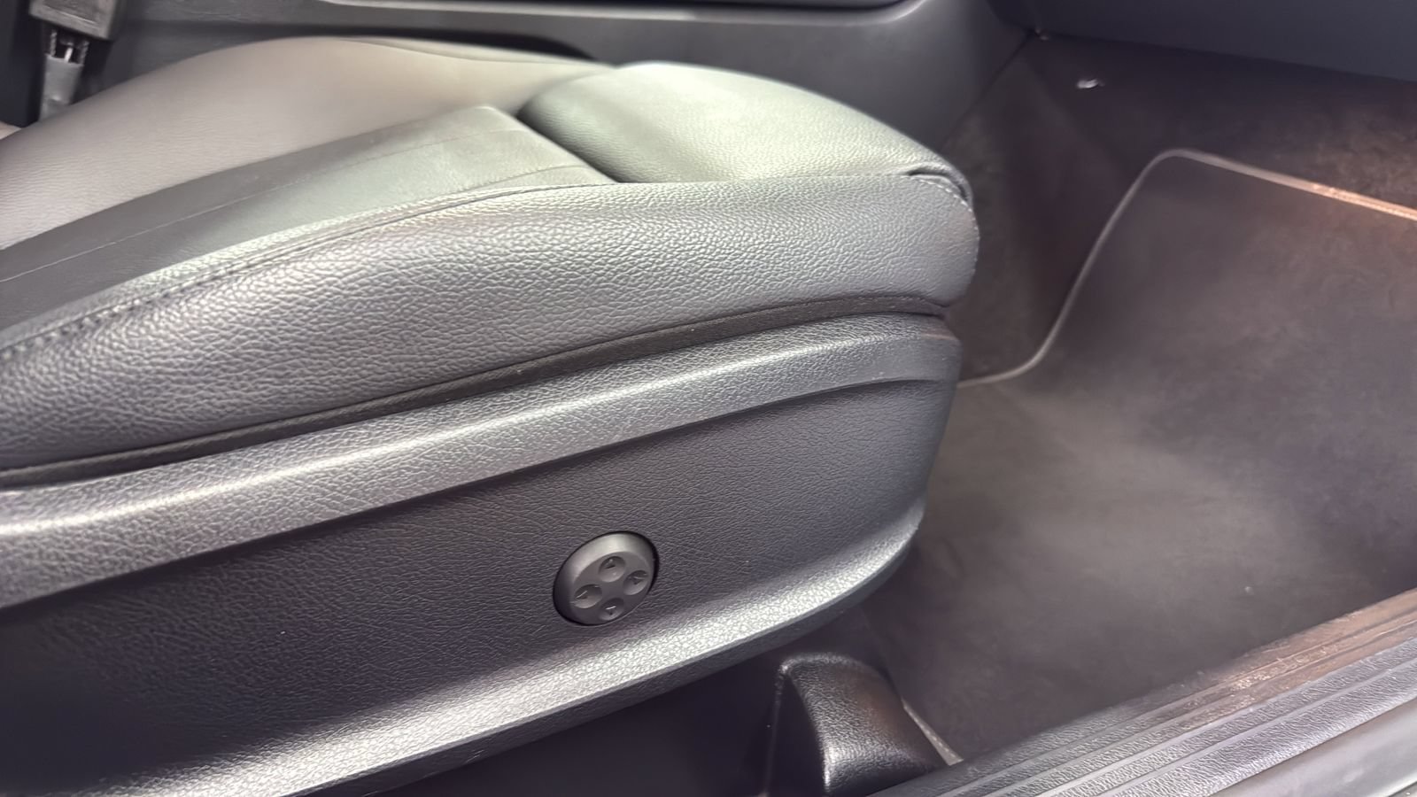 Used 2024 Mercedes-Benz GLB 250 image 24