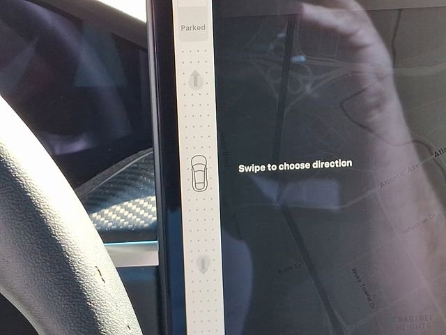 Used 2022 Tesla Model S Plaid image 19