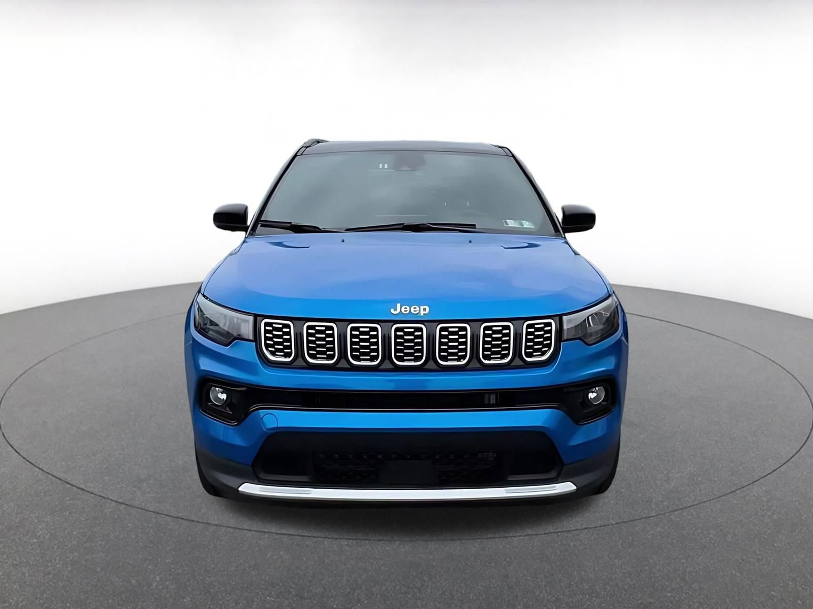 Used 2025 Jeep Compass Limited AWD/4WD image 5