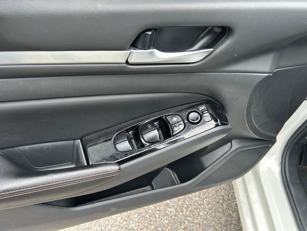 Used 2024 Nissan Altima 2.5 SR FWD image 17